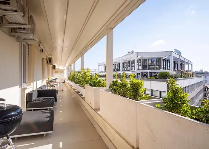 Elegantis Penthouse In The Heart Of With Private Terrace And View דירה *